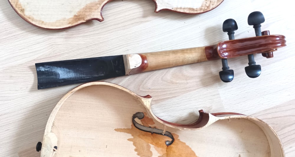 Restauration_Violon_D_Simon_Lutherie_Guitare_Archtop_17_pouces_D.Simon_Luthier_Archtop_guitare_sculte_mains_vernis_gomme_laque