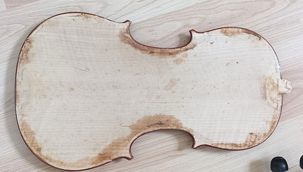 Restauration_Violon_D_Simon_Lutherie_Guitare_Archtop_17_pouces_D.Simon_Luthier_Archtop_guitare_sculte_mains_vernis_gomme_laque
