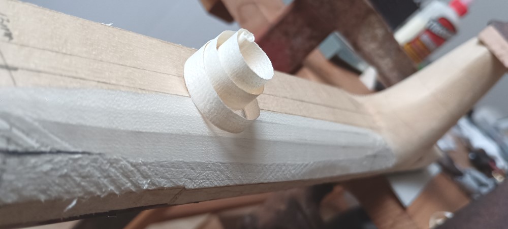 Fabrication_en_cours_Guitare_Archtop_17_pouces_D.Simon_Luthier_Archtop_guitare_sculte_mains_vernis_gomme_laque