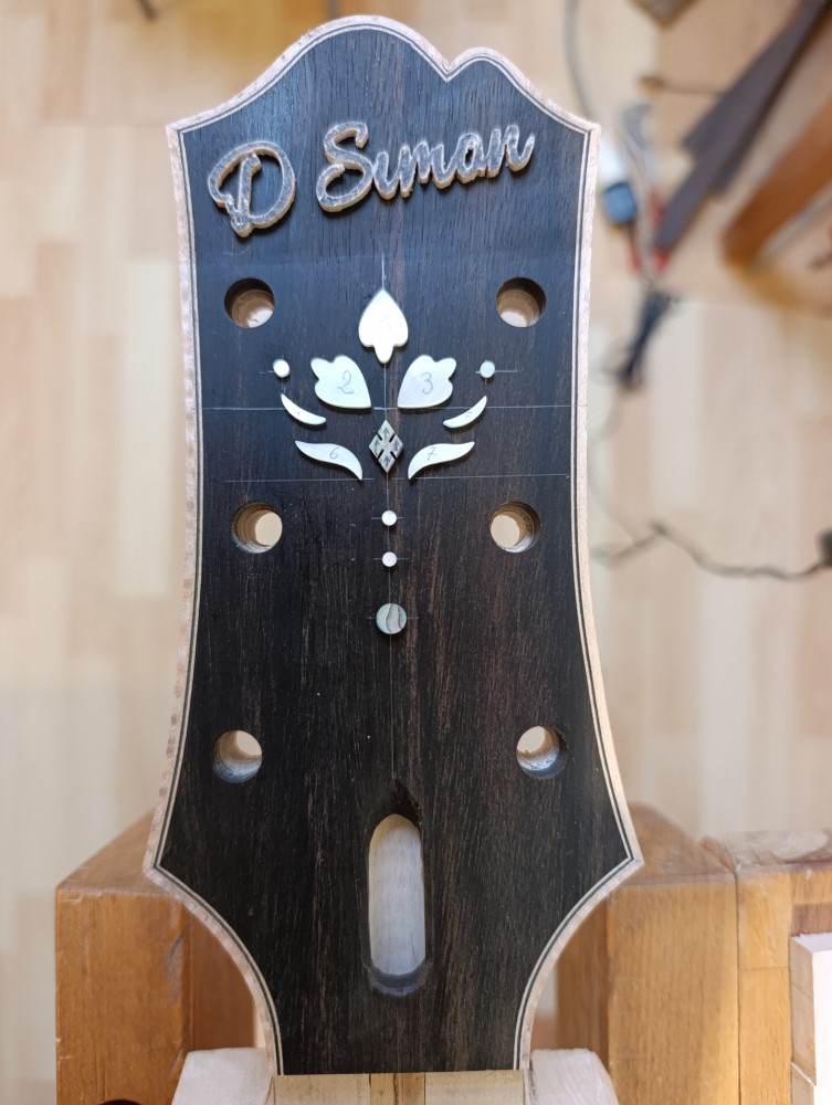 Fabrication_en_cours_Guitare_Archtop_ Guitare_jazz_17_pouces_D.Simon_Luthier_Archtop_guitare_scultée_mains_vernis_gomme_laque Fabrication_en_cours_Guitare_Archtop_17_pouces_D.Simon_Luthier_Archtop_guitare_scultée_mains_vernis_gomme_laque Fabrication_en_cours_Guitare_Archtop_ Guitare_jazz_17_pouces_D.Simon_Luthier_Archtop_guitare_scultée_mains_vernis_gomme_laque Fabrication_en_cours_Guitare_Archtop_17_pouces_D.Simon_Luthier_Archtop_guitare_scultée_mains_vernis_gomme_laque