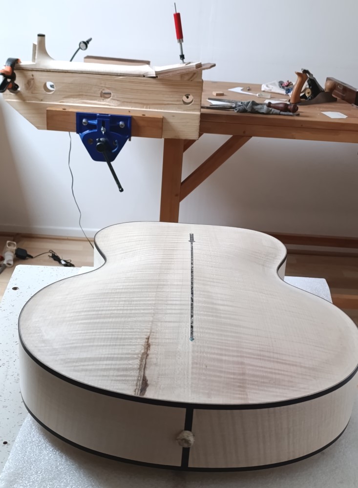 Fabrication_en_cours_Guitare_Archtop_ Guitare_jazz_17_pouces_D.Simon_Luthier_Archtop_guitare_scultée_mains_vernis_gomme_laque Fabrication_en_cours_Guitare_Archtop_17_pouces_D.Simon_Luthier_Archtop_guitare_scultée_mains_vernis_gomme_laque Fabrication_en_cours_Guitare_Archtop_ Guitare_jazz_17_pouces_D.Simon_Luthier_Archtop_guitare_scultée_mains_vernis_gomme_laque Fabrication_en_cours_Guitare_Archtop_17_pouces_D.Simon_Luthier_Archtop_guitare_scultée_mains_vernis_gomme_laque