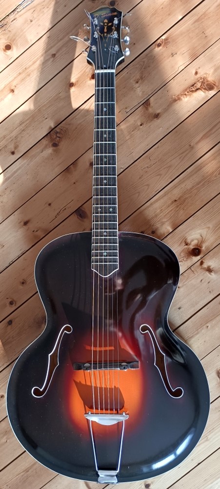 Bouton_Model_Piking_Blues
