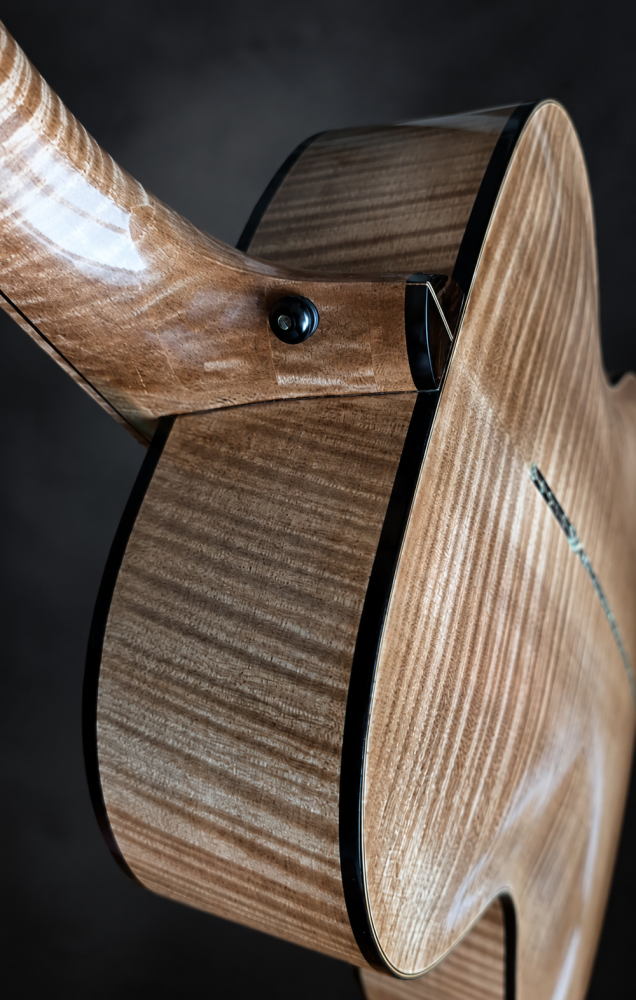 Harmonic_Pearl_Guitare_jazz_Archtop_17_pouces_D.Simon_Luthier_Archtop_guitare_scultée_mains_vernis_gomme_laque Harmonic_Pearl_Guitare_jazz_Archtop_17_pouces_D.Simon_Luthier_Archtop_guitare_scultée_mains_vernis_gomme_laque